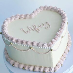 Vintage-heart-cake-white-pink